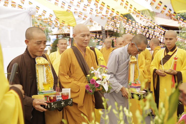 Nữ tỉ phú hàng không và thông điệp gây sốt mùa Vu lan ảnh 1