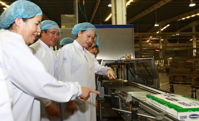 Vinamilk chia sẻ khó khăn với trẻ em vùng lũ ảnh 1