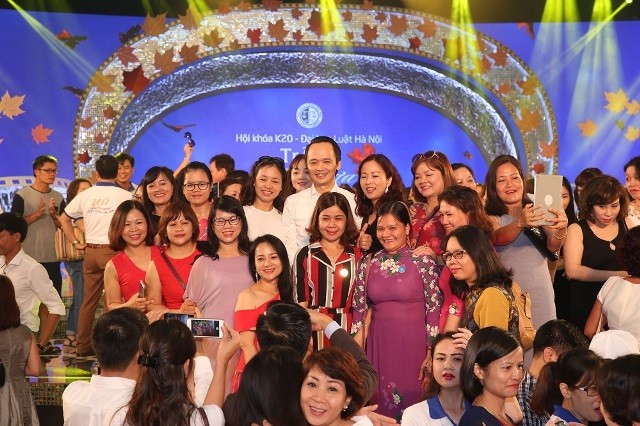 Hơn 1.000 cựu sinh viên Khóa 20 Đại học luật Hà Nội hội ngộ tại FLC Sầm Sơn ảnh 4