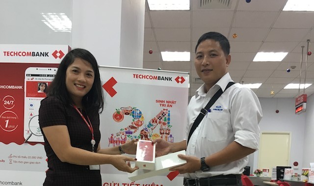 Lộ diện khách hàng ‘Gửi tiết kiệm săn táo đỏ, lái xe sang’ ảnh 1