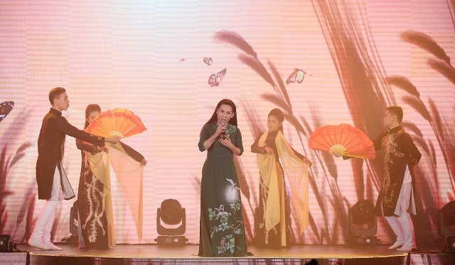 ‘Đêm tự tình’đưa khán giả lên chuyến tàu hoài niệm về tình yêu ảnh 4