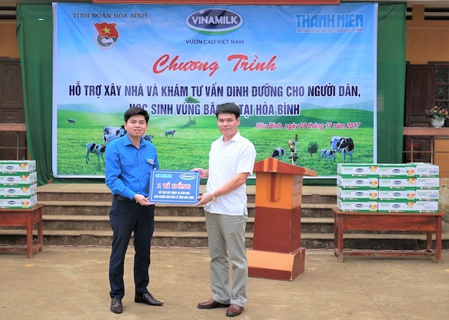 Vinamilk hỗ trợ 3 tỷ đồng cho người dân vùng lũ ảnh 1