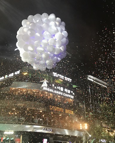 Giới trẻ Hà Nội đội mưa ‘kết nối triệu tâm hồn’ ảnh 4