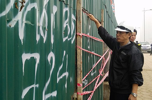 Công trình sập giàn giáo làm chết ba người bị đình chỉ thi công ảnh 1