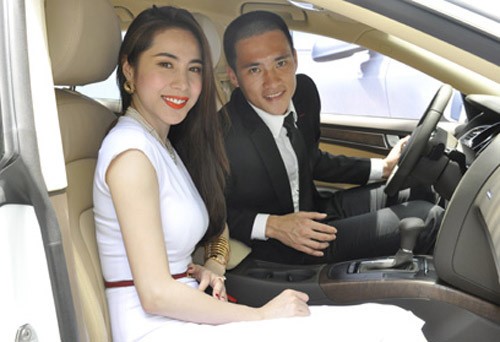 Bùi Tiến Dũng ra đồng cùng mẹ, lối đi ngay dưới chân mình... ảnh 3