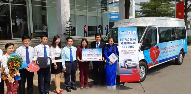 Vinamilk tặng xe hiến máu cho Trung tâm hiến máu nhân đạo TP Hồ Chí Minh ảnh 1