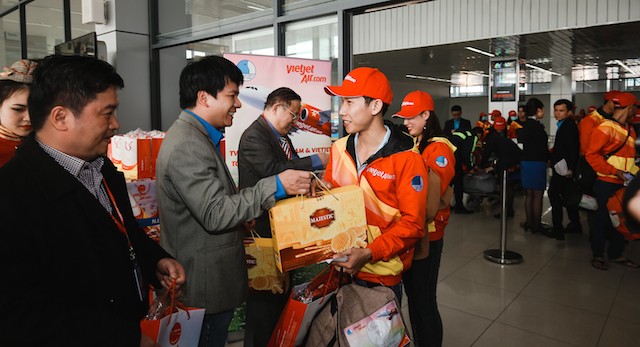Đong đầy niềm vui Tết đoàn viên trên chuyến bay ‘chắp cánh yêu thương’ ảnh 5