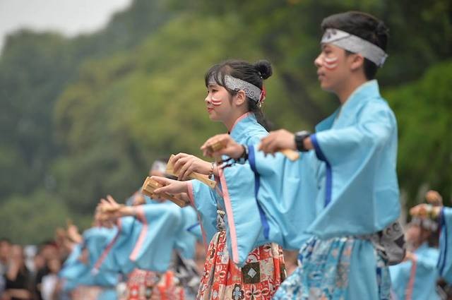 Biển người chen chân ngắm hoa anh đào ngày đầu lễ hội ảnh 9