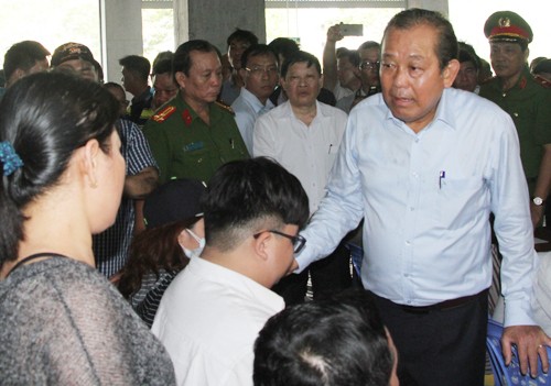 Cư dân Carina bật khóc khi Phó thủ tướng Trương Hòa Bình đến thăm ảnh 1