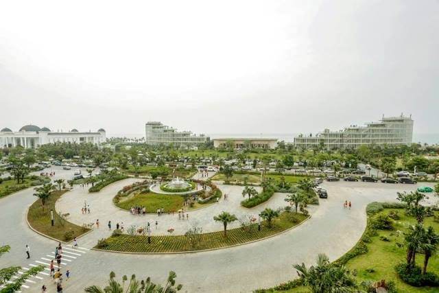 Du khách ùn ùn đổ về Sầm Sơn dịp nghỉ lễ 30/4 – 1/5 ảnh 4