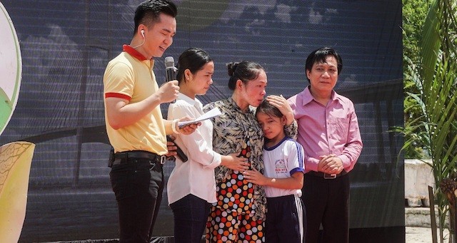 Vinamilk trao 76.500 ly sữa cho trẻ em tỉnh Vĩnh Long ảnh 1