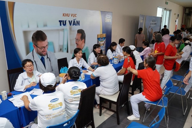 Vinamilk Sure Prevent đồng hành cùng 3000 người cao tuổi tại Giải thi đấu thể dục dưỡng sinh ảnh 3