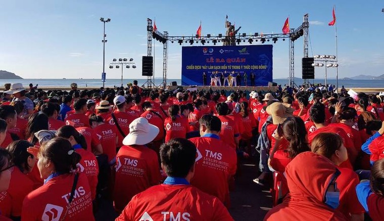 Sôi động chiến dịch 'Hãy làm sạch biển từ trong ý thức cộng đồng' lớn nhất Quy Nhơn 2018 ảnh 2