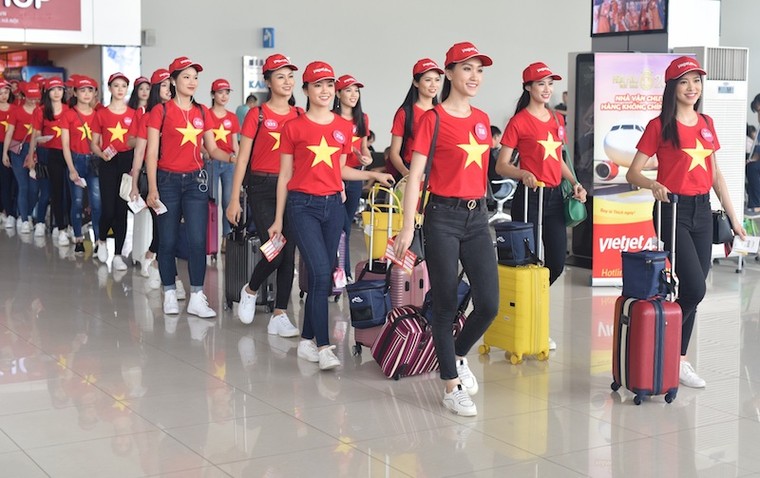 Top 43 Hoa hậu Việt Nam rực rỡ thu hút hành khách trên tàu bay Vietjet ảnh 5