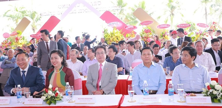 TMS Luxury Hotel Da Nang Beach tưng bừng đón khách VIP dự khai trương ảnh 1