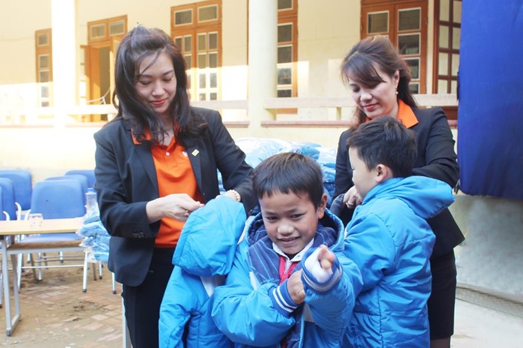 Ngân hàng SHB tặng đồng bào khó khăn tại Sơn La 1 tỷ đồng ảnh 1