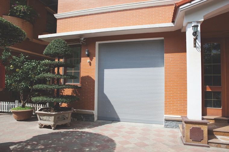 Vì sao nên lựa chọn cửa cuốn Eurowindow cho công trình biệt thự, nhà phố? ảnh 1