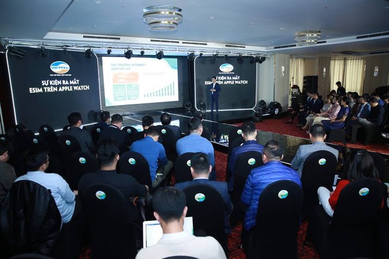 Viettel chính thức ra mắt eSim Viettel trên Apple Watch ảnh 1