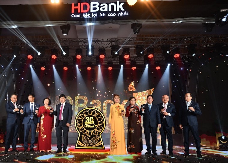 HDBank- 30 năm, tự hào hành trình vươn ra biển lớn ảnh 4