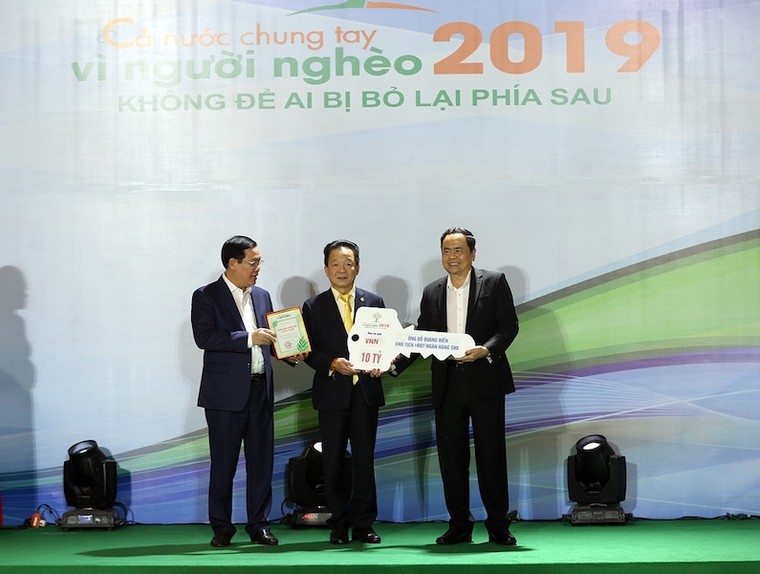 Ngân hàng và doanh nghiệp của bầu Hiền ủng hộ 20 tỷ đồng phòng chống Covid- 19 ảnh 1