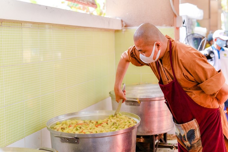 Những trái tim giàu lòng trắc ẩn trong mùa dịch Covid -19 ảnh 4