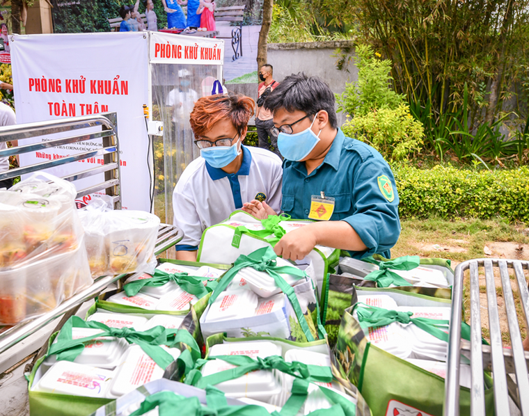 Những trái tim giàu lòng trắc ẩn trong mùa dịch Covid -19 ảnh 6