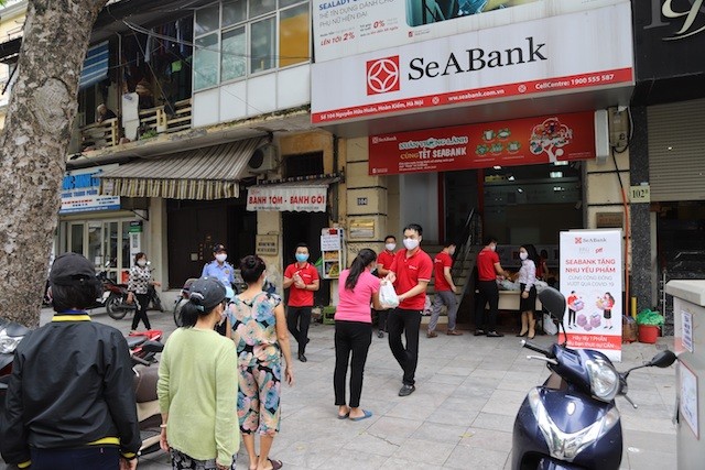 SeABank trao tặng hơn 16.000 suất quà cho người khó khăn bị ảnh hưởng bởi Covid-19 ảnh 1