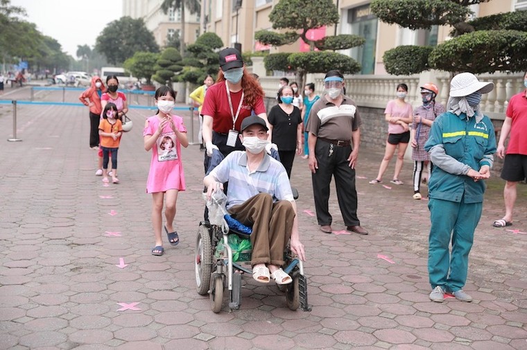 Tập đoàn Bitexco tặng nhu yếu phẩm cho người nghèo trong mùa dịch Covid-19 ảnh 2