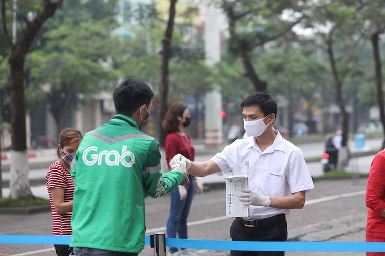 Tập đoàn Bitexco tặng nhu yếu phẩm cho người nghèo trong mùa dịch Covid-19 ảnh 1
