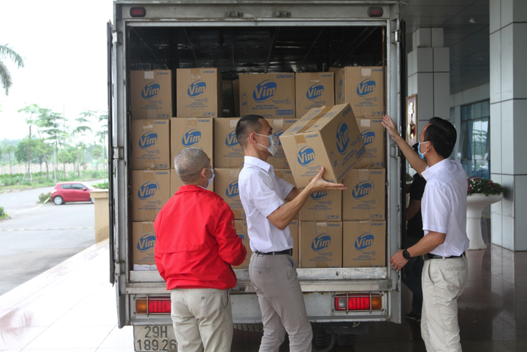 Hàng tài trợ của Unilever đến với hàng trăm điểm tuyến đầu chống dịch ảnh 2