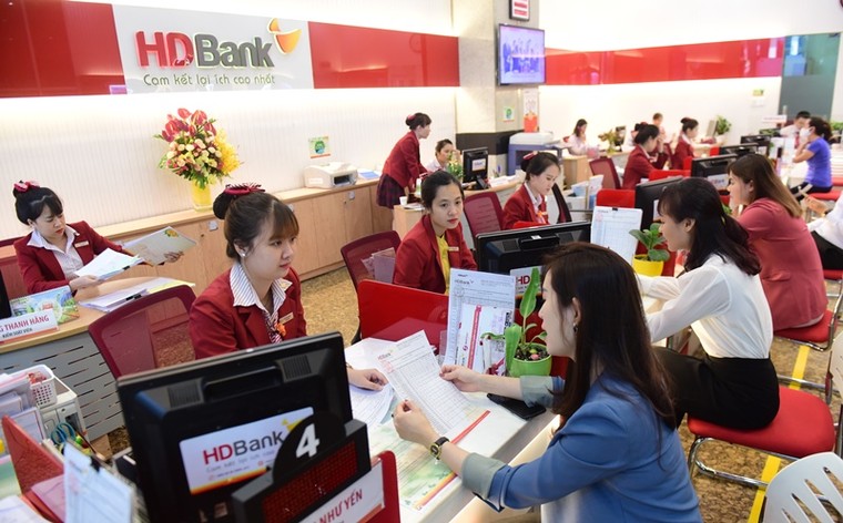 Tặng hàng ngàn phần quà tặng khách hàng, tri ân thầy cô dịp 20/11 ảnh 1