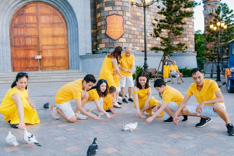 Bộ ảnh ‘siêu chất’ của một gia đình Hà Nội khiến ai cũng muốn ‘xách ba lô lên đi du lịch thời Covid’ ảnh 2