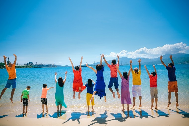 Bộ ảnh ‘siêu chất’ của một gia đình Hà Nội khiến ai cũng muốn ‘xách ba lô lên đi du lịch thời Covid’ ảnh 1