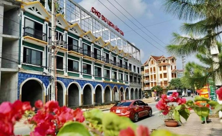 Tiểu thương chợ du lịch Lào Cai bắt đầu nhận ô, quầy, chuẩn bị cho mùa kinh doanh Tết ảnh 2