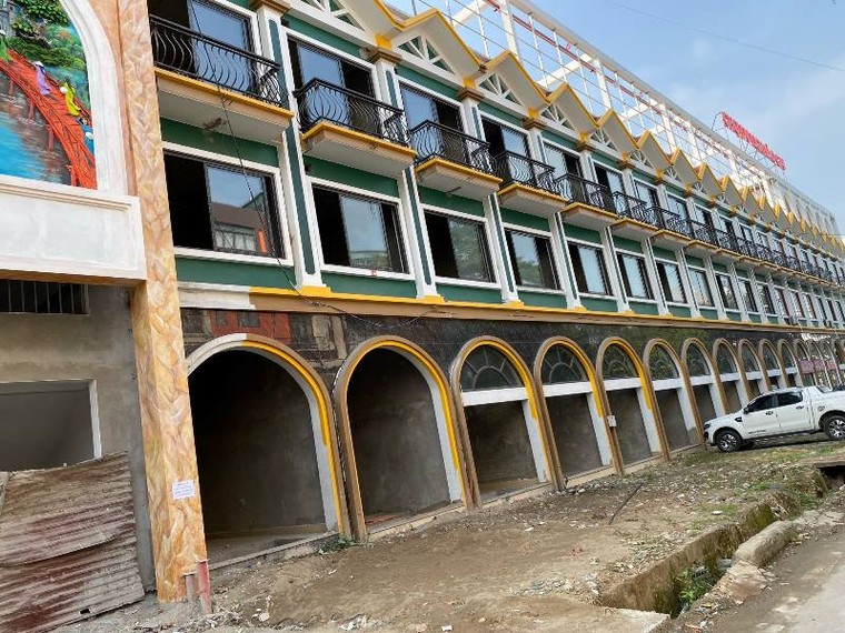 Tiểu thương chợ du lịch Lào Cai bắt đầu nhận ô, quầy, chuẩn bị cho mùa kinh doanh Tết ảnh 6