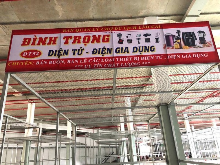 Tiểu thương chợ du lịch Lào Cai bắt đầu nhận ô, quầy, chuẩn bị cho mùa kinh doanh Tết ảnh 7