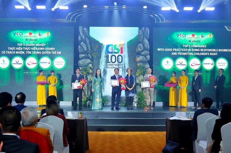 Prudential nhận hai giải thưởng về phát triển bền vững ảnh 3