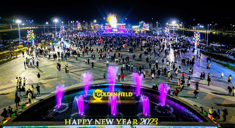 Ngỡ ngàng khu đô thị nằm giữa núi rừng nhưng “sang chảnh” như Châu Âu và luôn nhộn nhịp ngày đêm ảnh 1