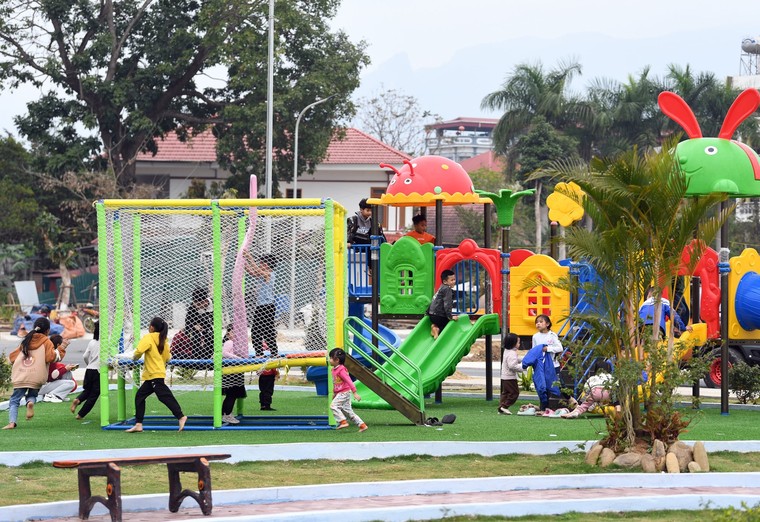 Ngỡ ngàng khu đô thị nằm giữa núi rừng nhưng “sang chảnh” như Châu Âu và luôn nhộn nhịp ngày đêm ảnh 5