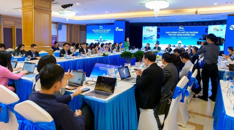 Dứt khoát phải bỏ giá trần vé máy bay! ảnh 1