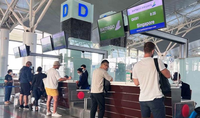 Vì sao vé máy bay nội địa nhiều chặng cao hơn bay quốc tế? ảnh 1