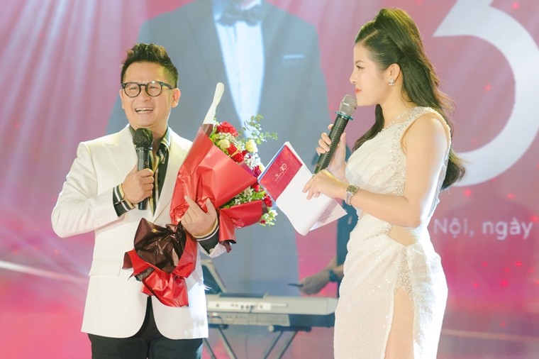 Tân Á Đại Thành ra mắt bình nước nóng Rossi 30 phiên bản đặc biệt ảnh 3