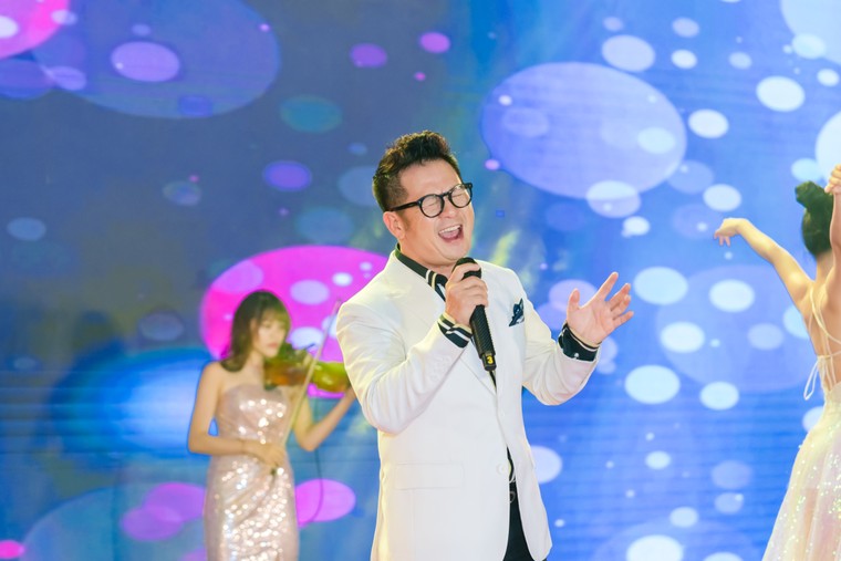 Tân Á Đại Thành ra mắt bình nước nóng Rossi 30 phiên bản đặc biệt ảnh 4