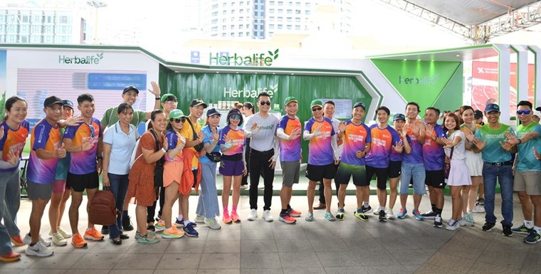 Herbalife Việt Nam là nhà tài trợ dinh dưỡng cho giải VnExpress Marathon Marvelous Nha Trang 2023 ảnh 2