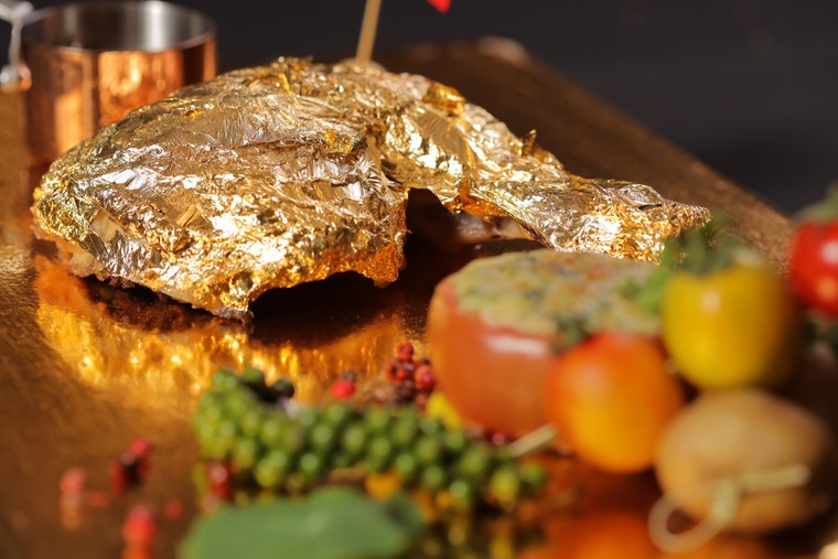 Đại gia Đường “bia” ngừng bán khách sạn vàng, mở hạng phòng dát vàng phục vụ giới thượng lưu ảnh 4