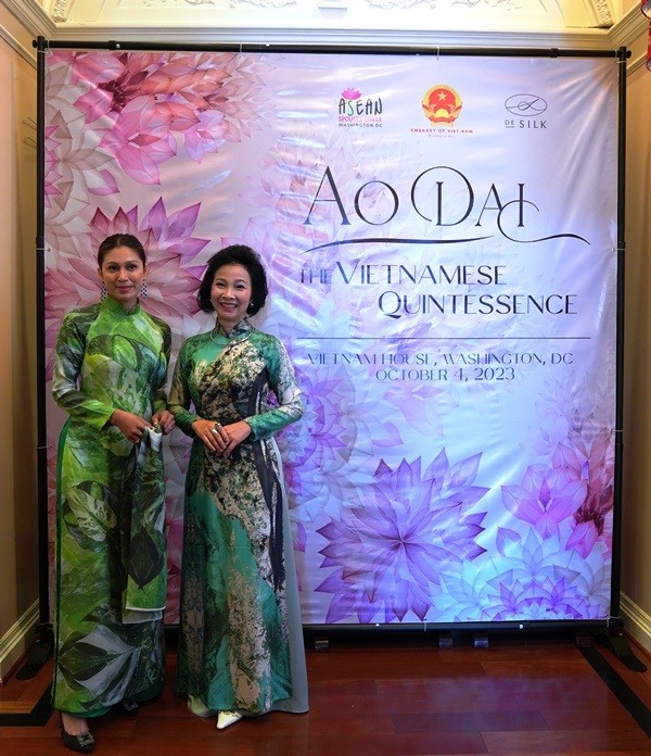 Phu nhân các Đại sứ rạng rỡ trong ngày hội “Áo dài – Tinh hoa văn hóa Việt” tại Washington D.C ảnh 5