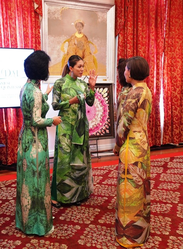 Phu nhân các Đại sứ rạng rỡ trong ngày hội “Áo dài – Tinh hoa văn hóa Việt” tại Washington D.C ảnh 4