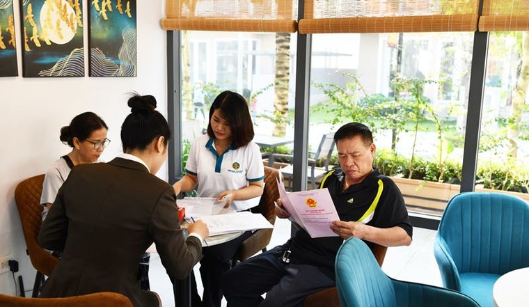 Cư dân nhận sổ hồng, địa ốc Phú Long khẳng định uy tín Nhà phát triển đô thị bền vững ảnh 3