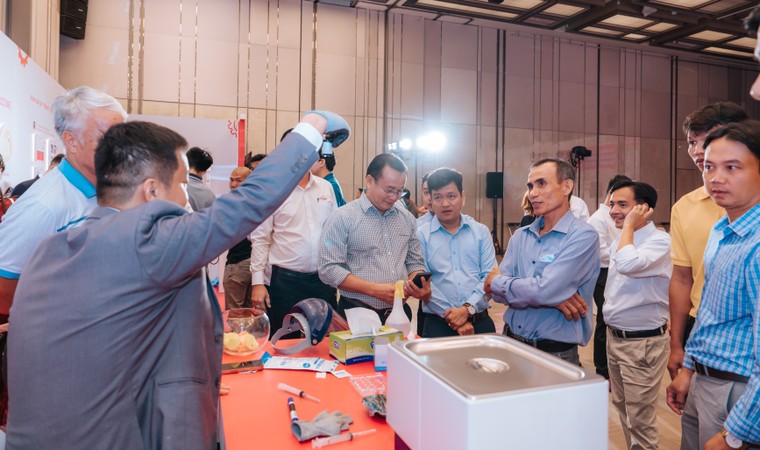 Boehringer Ingelheim Việt Nam ra mắt vắc-xin 3 trong 1 phòng các bệnh truyền nhiễm ở gia cầm ảnh 1