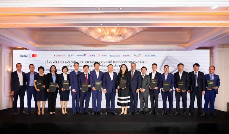 Mastercard và NAPAS công bố hợp tác phát hành thẻ đồng thương hiệu đầu tiên với các ngân hàng tại Việt Nam ảnh 1